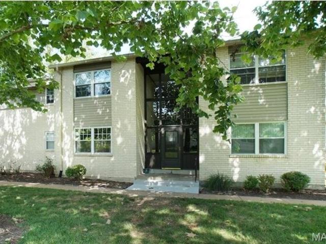 Condo for sale in Ballwin, Missouri