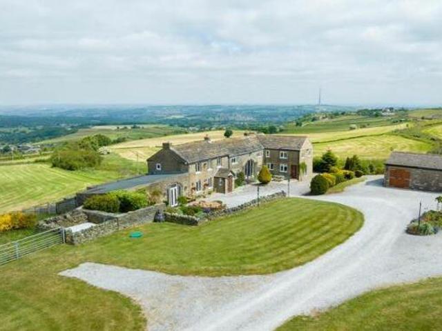 House for sale in Huddersfield, West Yorkshire