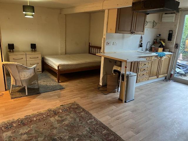 Studio for rent in Dromore, Oxfordshire