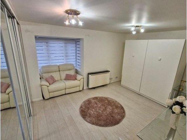 Studio for rent in Colindale, Greater London