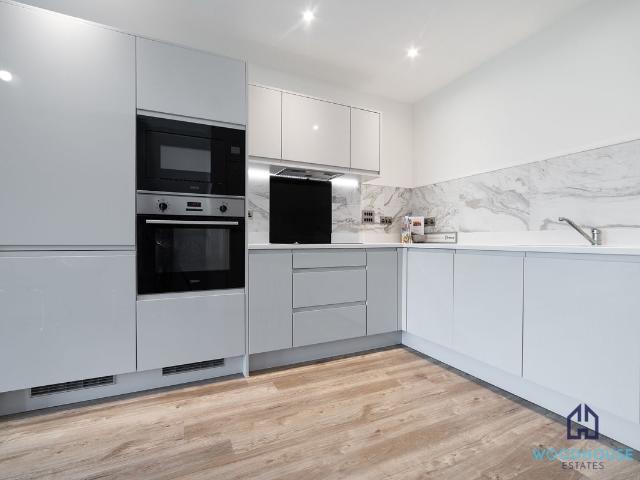 Apartment for rent in Broadfields, Greater London