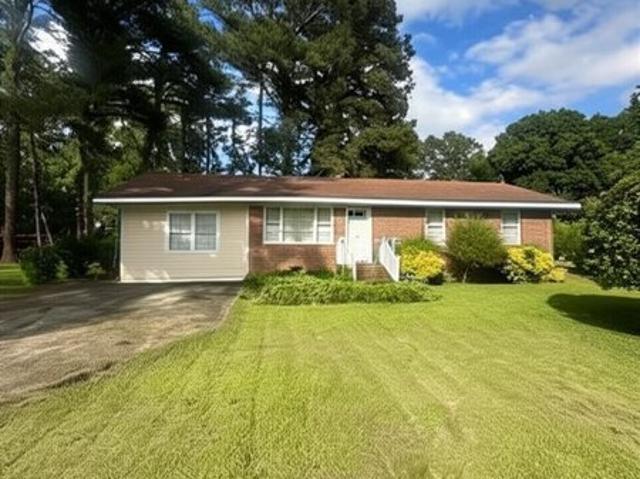 House for sale in Elm City