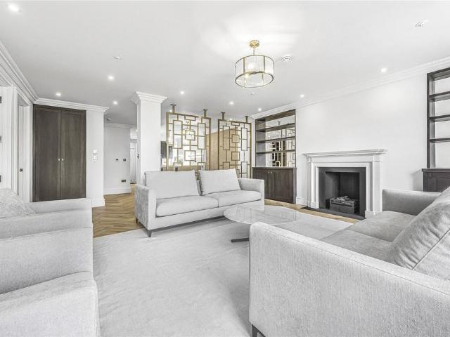 Apartment for rent in Mayfair, Greater London