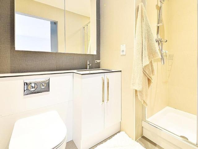 Studio for rent in St Ann's, Haddon