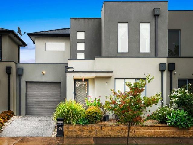 Townhouse for sale in Camerons Creek, Victoria