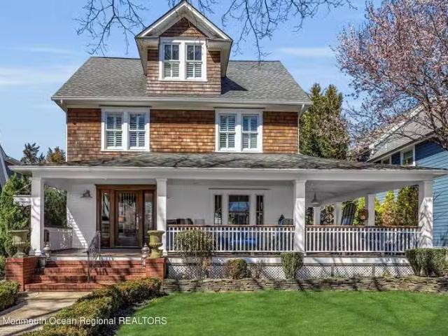 House for sale in Lakewood