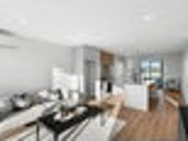 Townhouse for sale in Chaslands, Canterbury