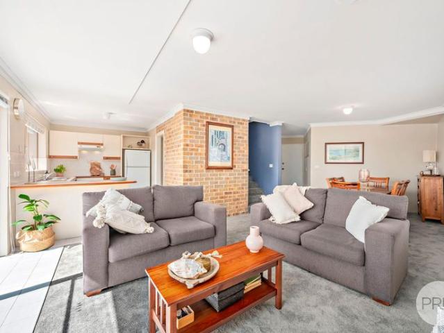 Townhouse for rent in Shoal Bay, New South Wales