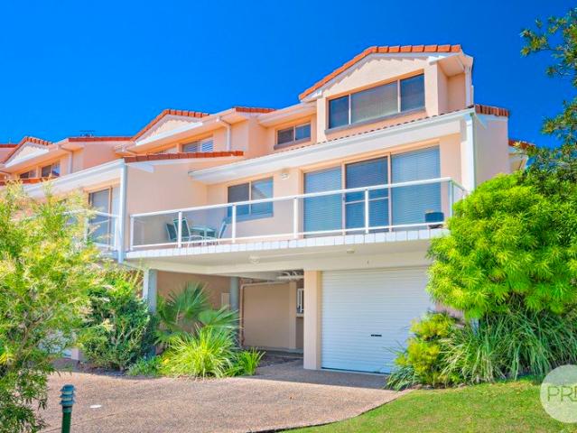 Townhouse for rent in Shoal Bay, New South Wales
