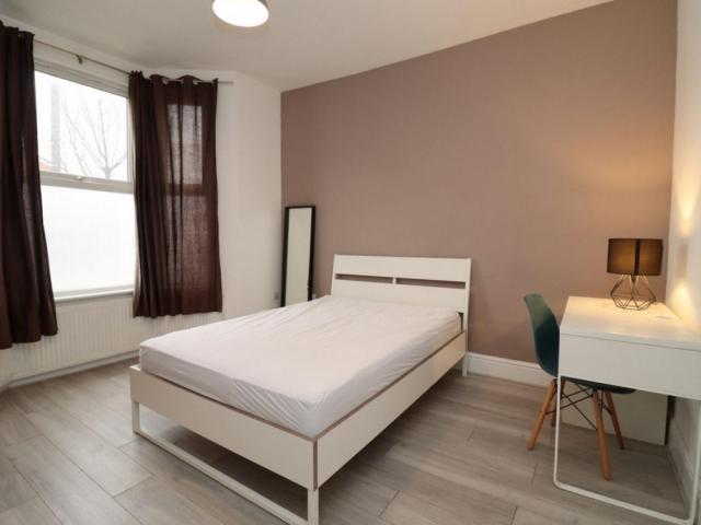 Room for rent in Charlton, Greater London