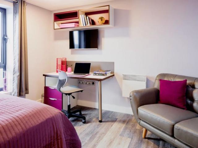 Studio for rent in Hyde Park, Leeds