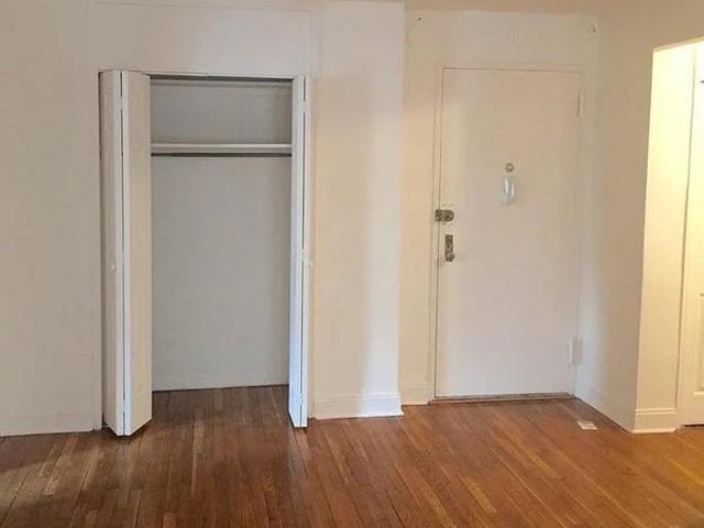 Room for rent in Arverne, New York