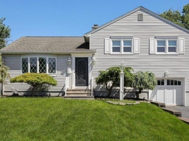 House for sale in Clark, New Jersey