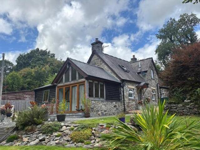 House for sale in Llanybydder, Wales