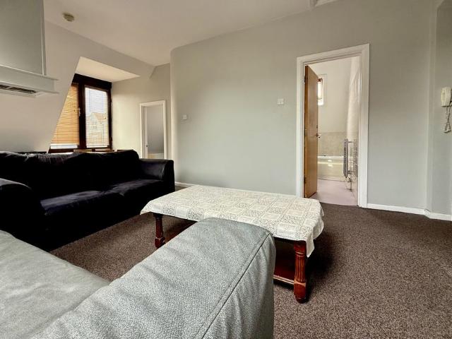 Apartment for rent in Rhydypenau, Falcon Lodge