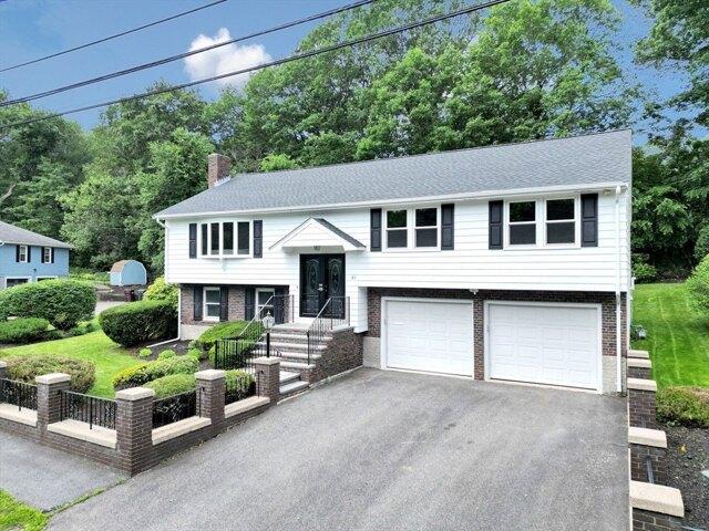 House for sale in Dedham
