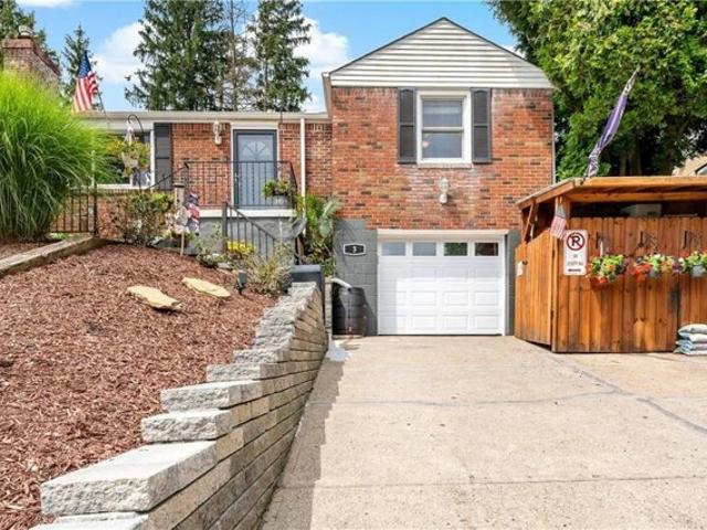 House for sale in Carnegie