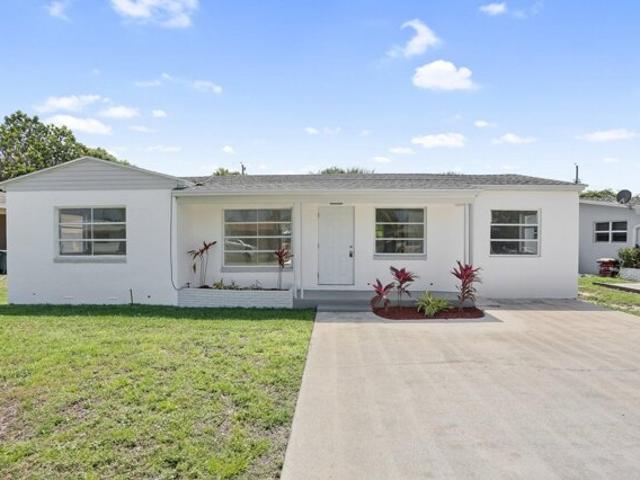 House for sale in Lake Park