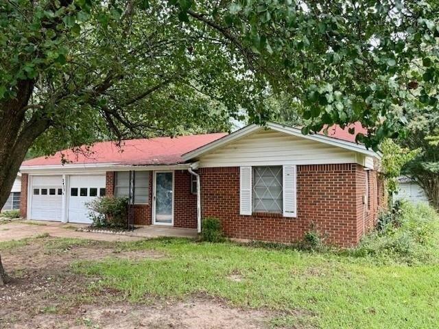 House for sale in Paris, Texas