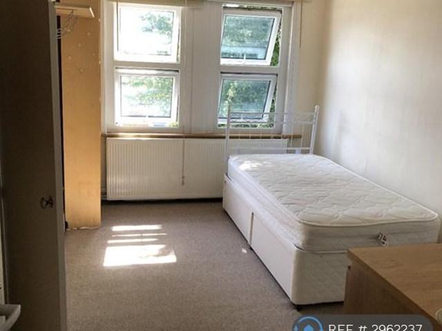 Apartment for rent in Church End, Greater London