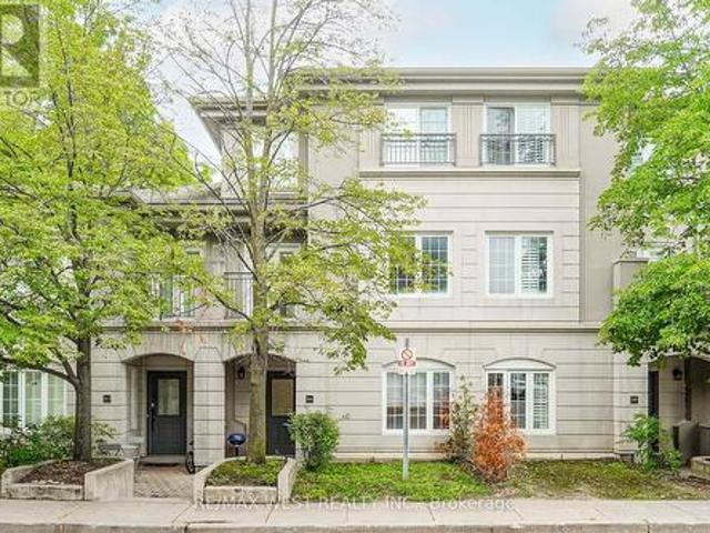 Townhouse for sale in Woburn, Ontario