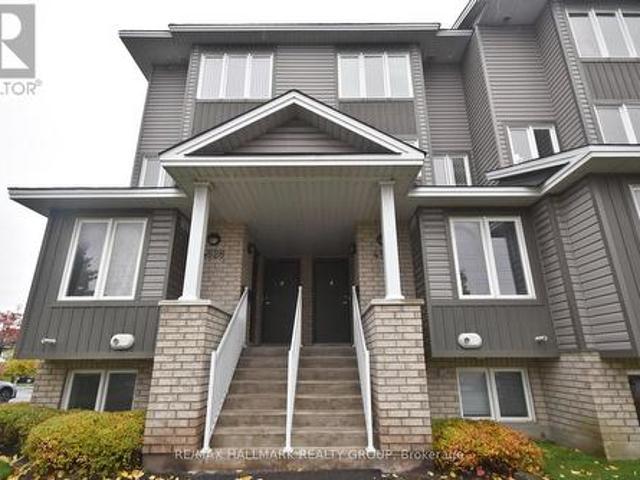 Townhouse for sale in Avalon, Ottawa