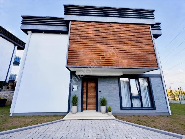 İzmit, Kocaeli içerisinde satılık Villa