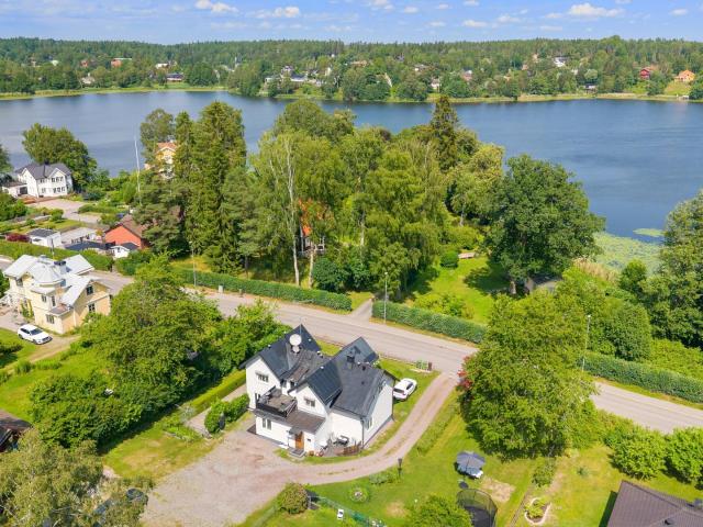 Villa till salu i Salem, Stockholm