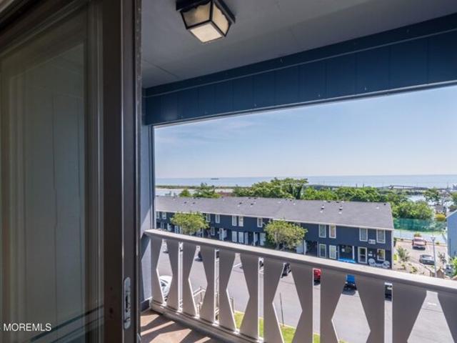 Condo for sale in Highlands