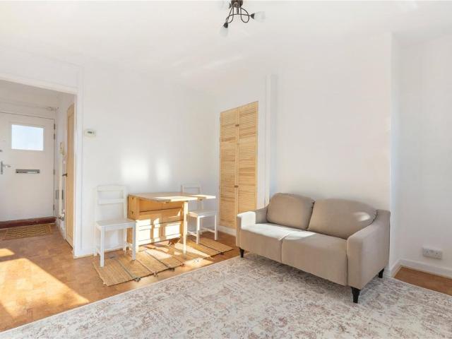 Apartment for rent in Walham Green, Greater London