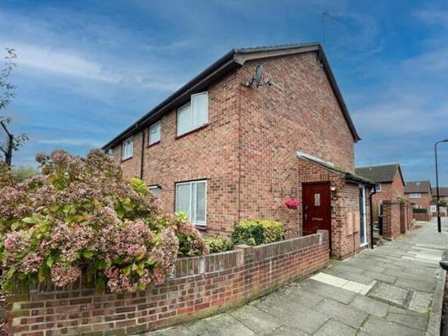 House for sale in London Borough of Ealing, Greenford