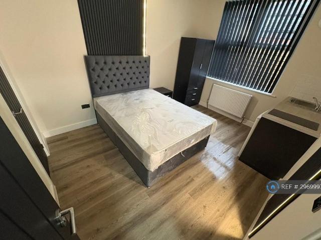 House for rent in Calderstones