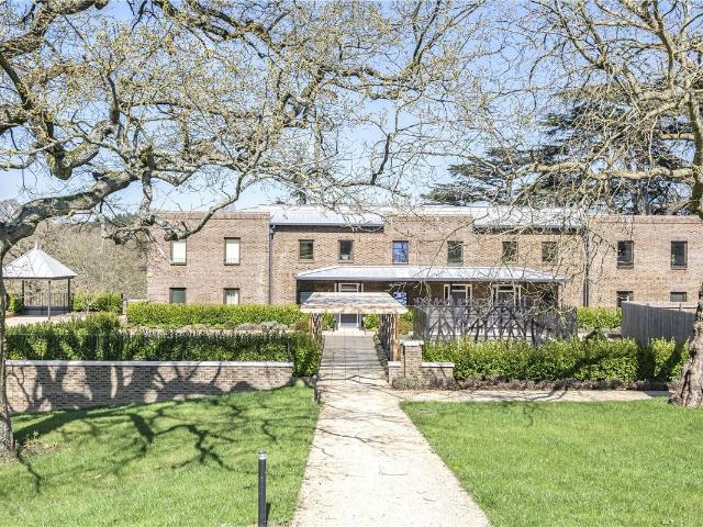 House for rent in Cockfosters, Greater London