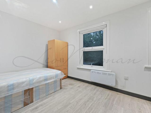 House for rent in Furzedown, Greater London