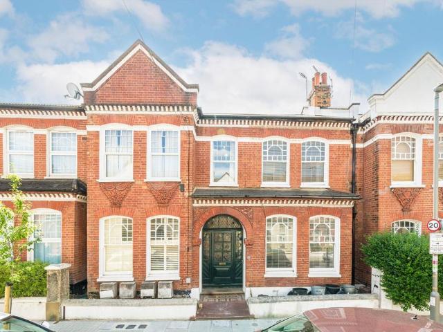 Apartment for rent in Furzedown, Greater London