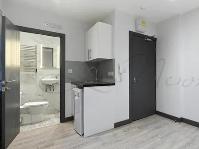 House for rent in Furzedown, Greater London