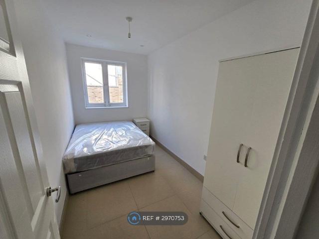Room for rent in Furzedown, Greater London