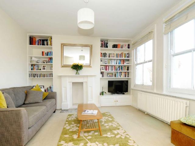 Apartment for rent in Furzedown, Greater London