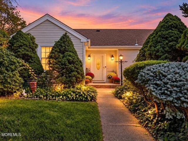 Condo for sale in Wyckoff Mills, Howell Township