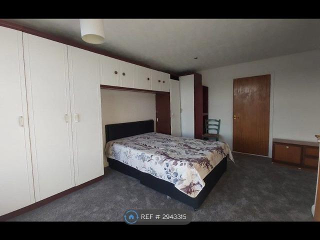 Room for rent in London Borough of Merton, Greater London