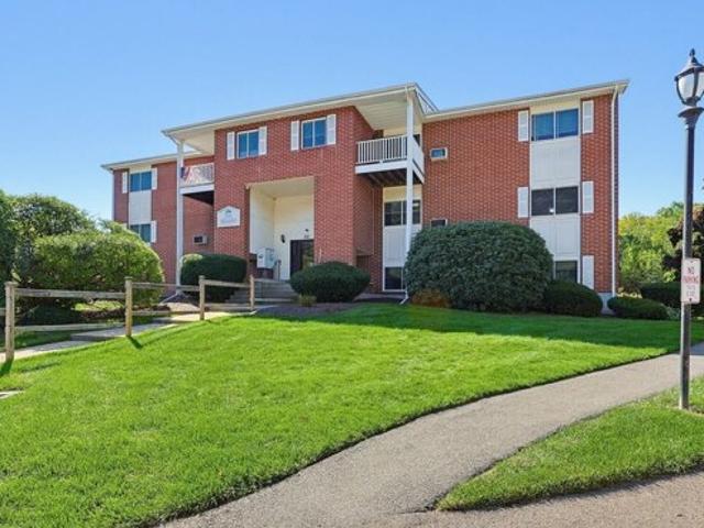 Condo for sale in Wood's Edge Condominiums, Attleboro