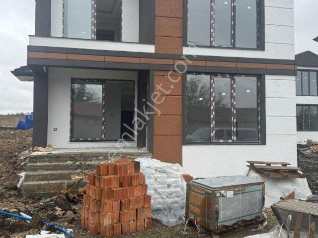 Kadıköy Mahallesi, Saray içerisinde satılık Villa