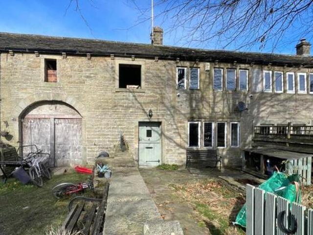 House for sale in Huddersfield, West Yorkshire