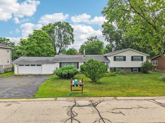 House for sale in Round Lake