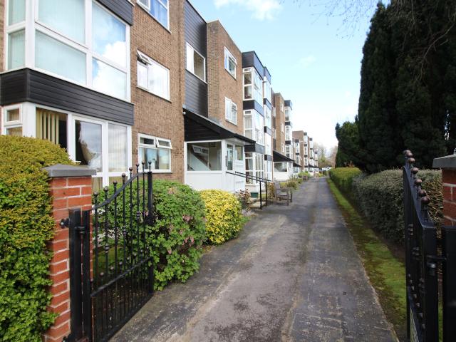 Apartment for rent in Fernhill, Bury