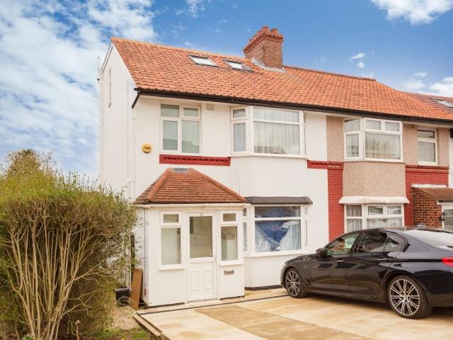 Room for rent in South Stanmore, Greater London