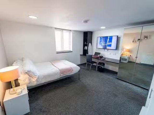 Apartment for rent in Unite Oak Brook Park, Birmingham