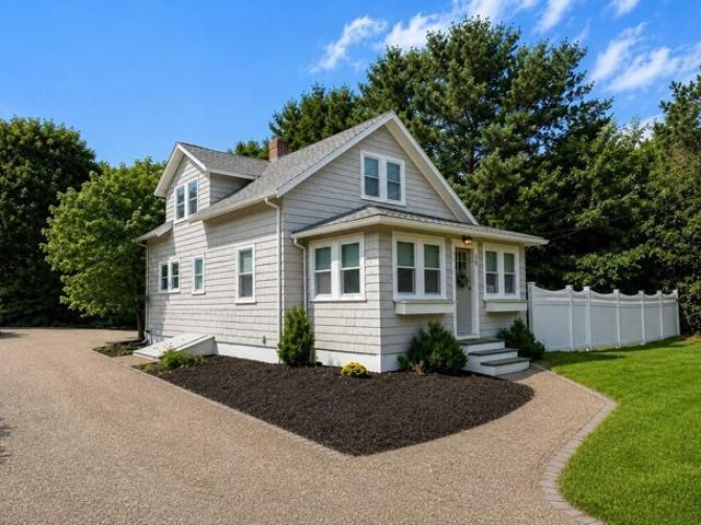 House for sale in Crownridge Estates, Medfield