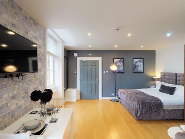 Studio for rent in Calderstones