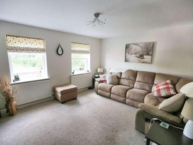 Townhouse for rent in Hurdsfield, Macclesfield